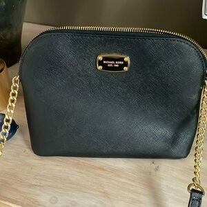 Michael Kors Crossbody Bag Jetset 
Black, gold trim and detail